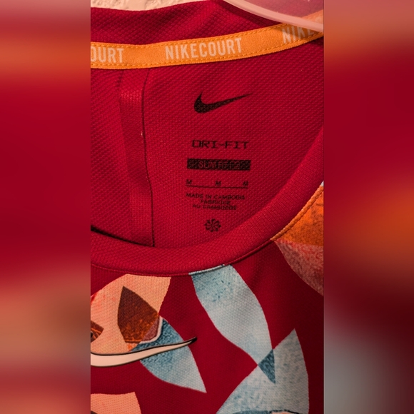 Nike Red and Blue Short Sleeve Tee Vibrant Design - Picture 3 of 4